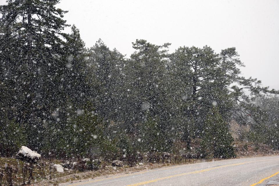 MUĞLA'NIN YÜKSEK KESİMLERİNDE KAR YAĞIŞI ETKİLİ OLMAYA BAŞLADI