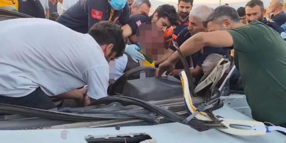 Kazada ağır yaralanan sürücü hayatını kaybetti