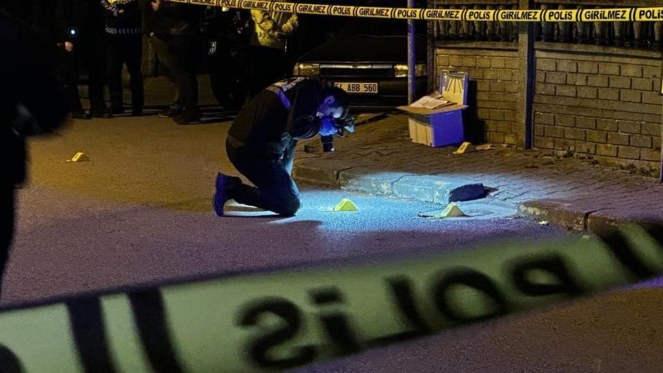 3 sokak boyunca polisle çatıştı! Okul önünde etkisiz hale getirildi