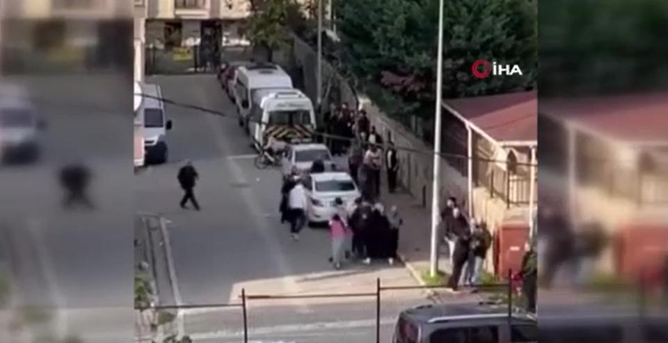 Kavga ettikleri ailenin evini taşladılar