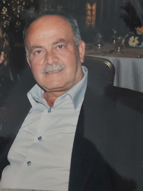 Ayhan Özbek vefat etti
