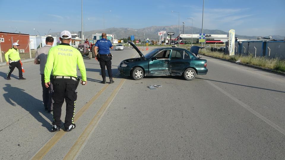 Kazaya karıştı, aracını bırakıp kaçtı
