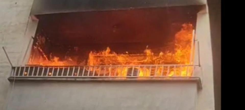 Apartman dairesi alev alev yandı