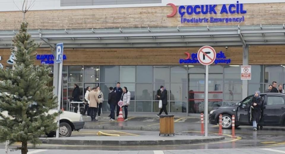 23 öğrenci zehirlenme şüphesiyle hastaneye kaldırıldı