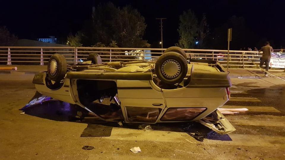 İki otomobilin çarpıştığı kazada 2'si ağır 7 kişi yaralandı