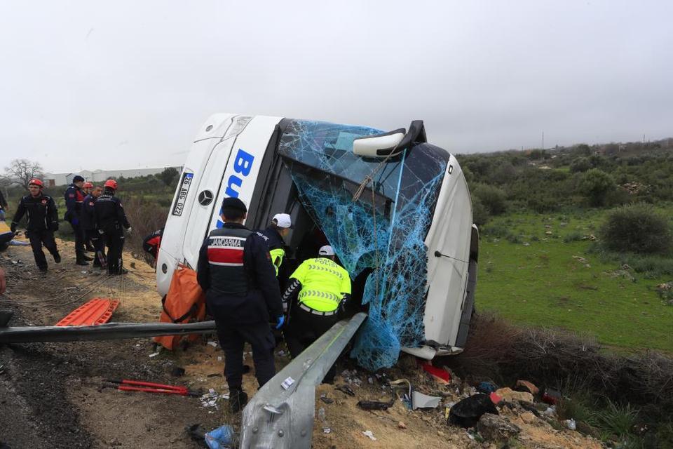 Otobüs kazasında ölü sayısı 9'a yükseldi