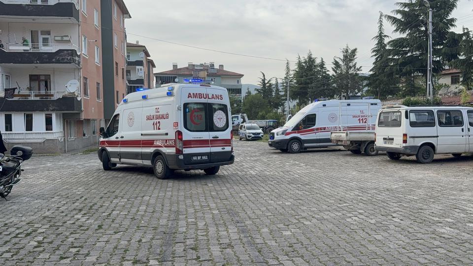TOKAT'TA İKİ KADININ "FARE KOVMA" YÖNTEMİ APARTMAN SAKİNLERİNİ HASTANELİK ETTİ