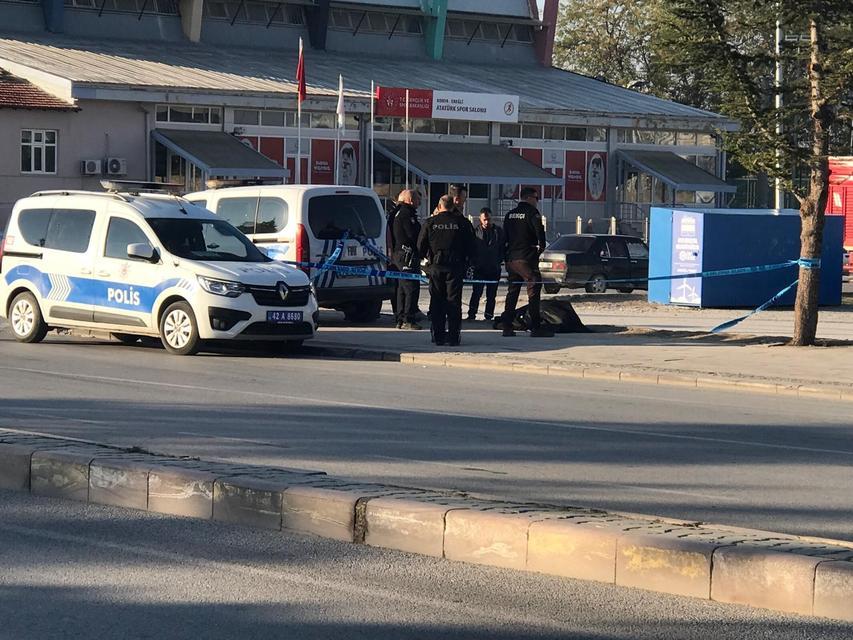 Kaldırımda ölü bulundu