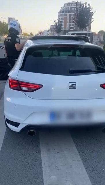 Abartı egzoz kullanan 4 araç trafikten men edildi