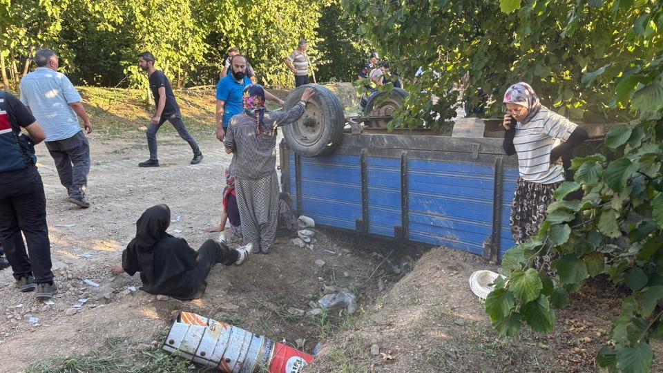 Traktör devrildi: 18 yaralı