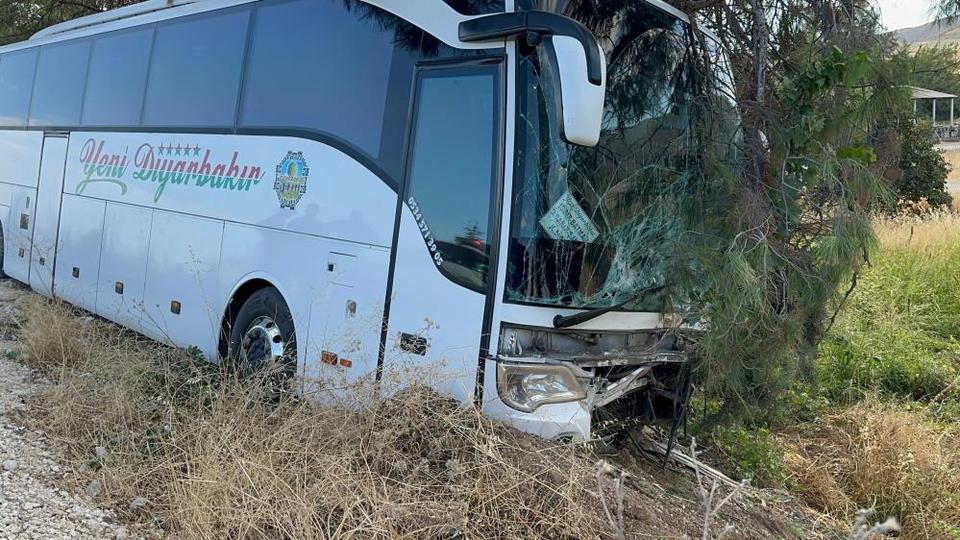 Yolcu otobüsüyle otomobil çarpıştı: 4 ölü, 1 yaralı