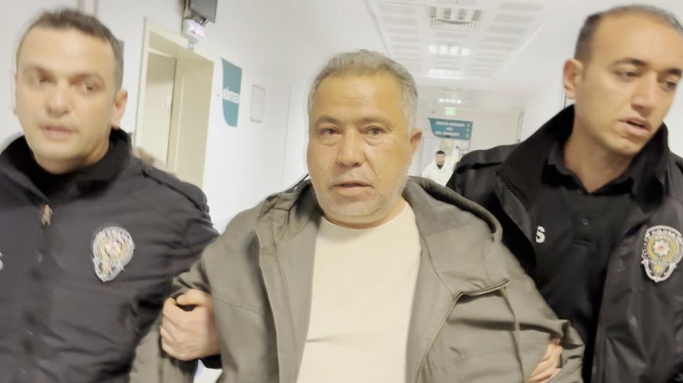 MADDİ HASARLI KAZA SONRASI 2 KİŞİYİ ÖLDÜRDÜ, "PİŞMAN DEĞİLİM, ONUR DUYUYORUM" DEDİ