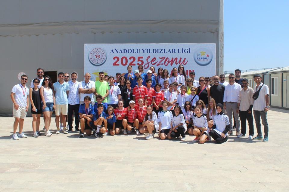 Tenis takımından çifte zafer