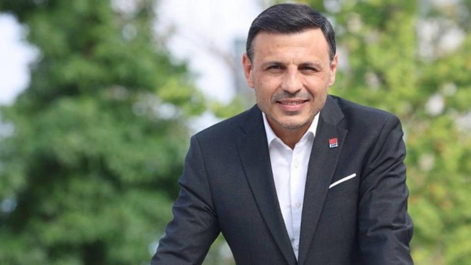 Özgür Çelik yeniden CHP İstanbul İl Başkanı seçildi