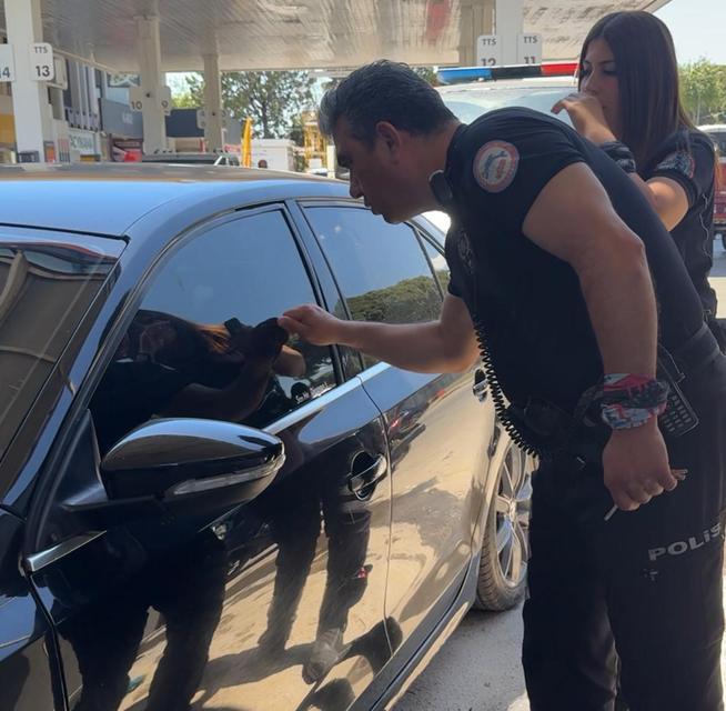 Polis uyandırmak için dakikalarca uğraştı