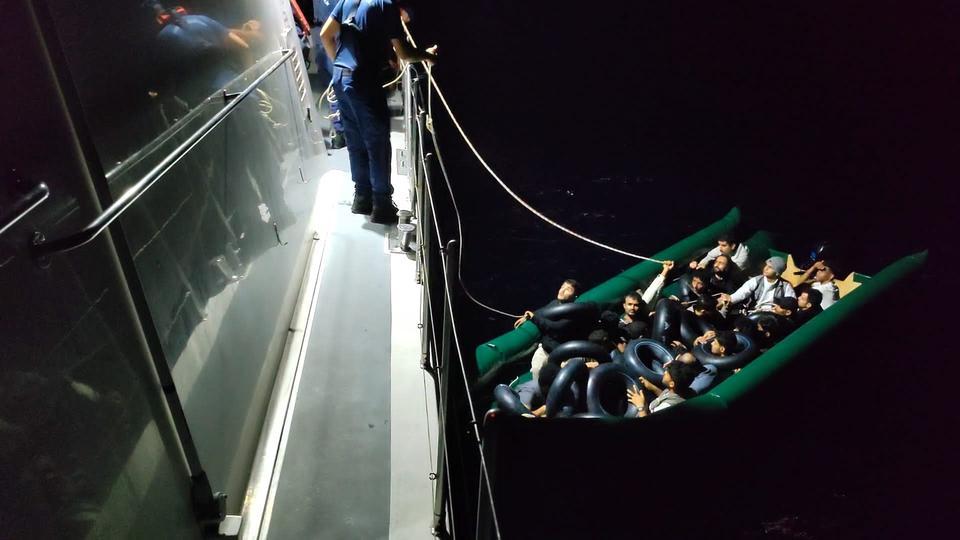Kuşadası açıklarında can pazarı: Son anda kurtarıldılar