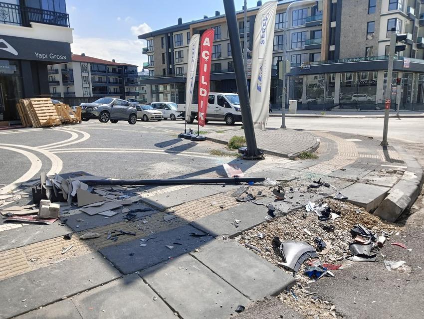 Ticari taksi ile otomobil çarpıştı: 1 ölü, 1 ağır yaralı