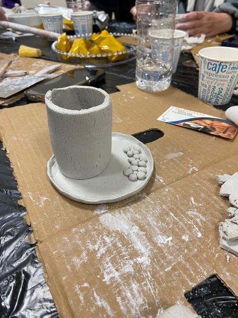 HEM KONAKLIYORLAR HEM AÇILAN KURSLARLA KENDİLERİNİ GELİŞTİRİYORLAR