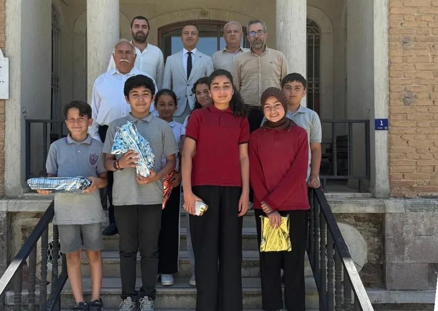 Yenipazar'da başarılı öğrencilere çifte ödül