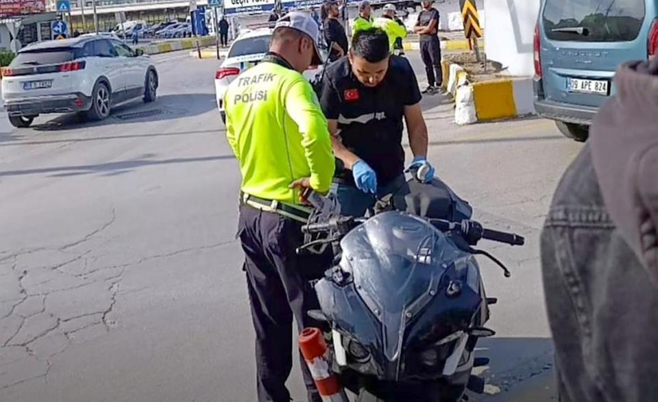 Aydın'da çalıntı motosikletle kaza yaptı, polisten kaçamadı