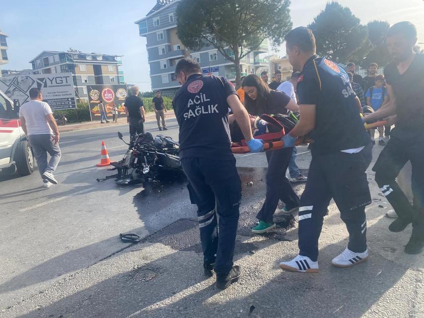 Kamyonetle çarpışan motosikletli ağır yaralandı