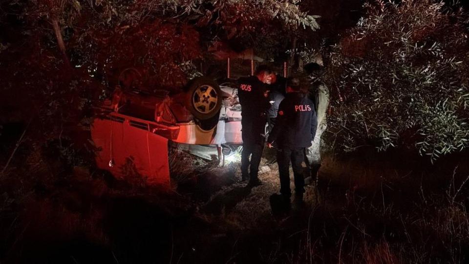 Polisten kaçan otomobil şarampole uçtu: 2 yaralı