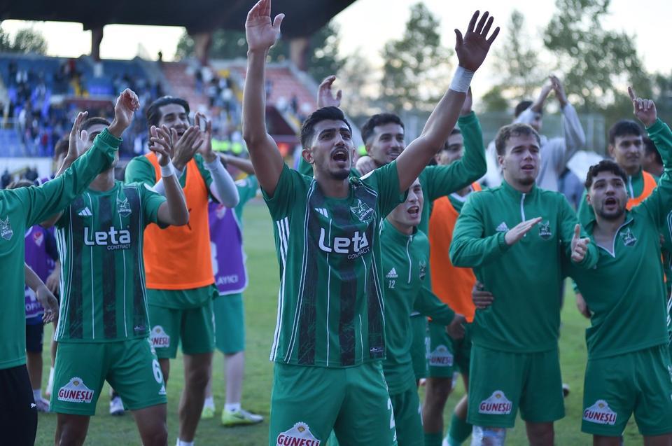 8 kişi kalan Kafkasspor, 2-1 galip gelmeyi bildi