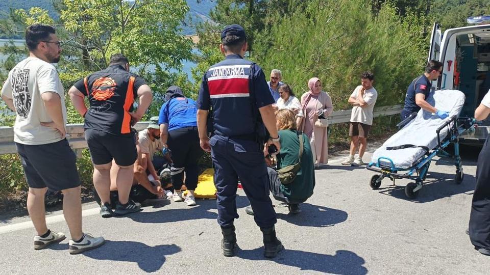 Motosiklet ile minibüs çarpıştı: 1 ölü