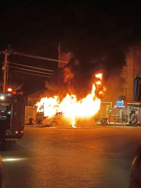 Servis otobüsü alev alev yandı