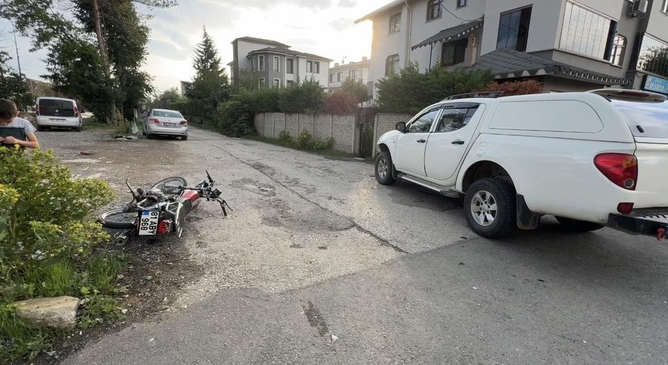 Motosiklet kamyonete çarptı: 2 ağır yaralı
