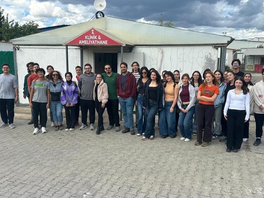 Tıp öğrencilerinden hem eğitime hem de hayvanlara destek