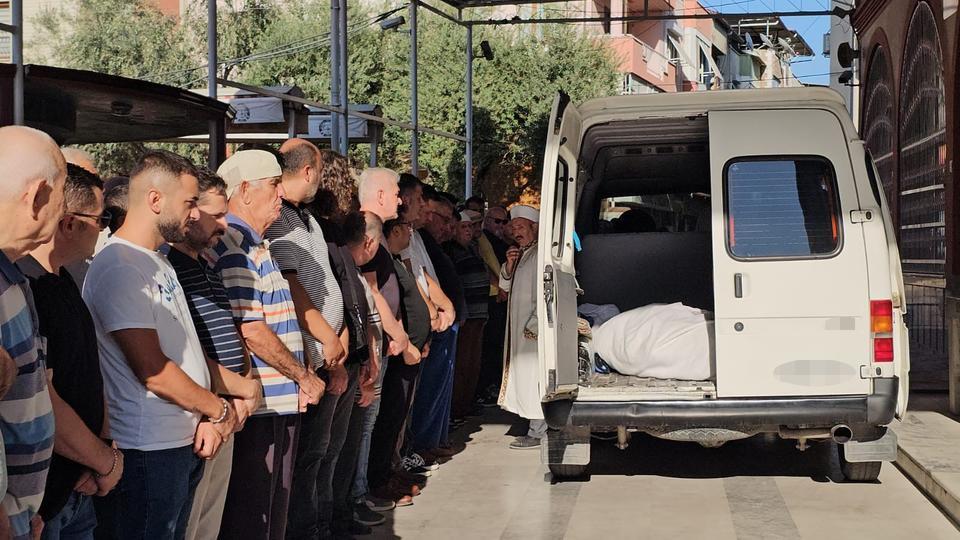 CENAZESİ ASANSÖRLÜ ARAÇLA EVDEN İNDİRİLDİ TABUTA SIĞMADI, MUSALLA TAŞINA KONULAMADI 300 KİLOLULUK YILDIRIM, GÖZYAŞLARIYLA UĞURLANDI