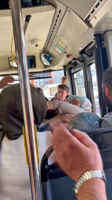 PENDİK'TE OTOBÜSTE YER VERME KAVGASI: KADIN YOLCULAR BİRBİRİNE GİRDİ