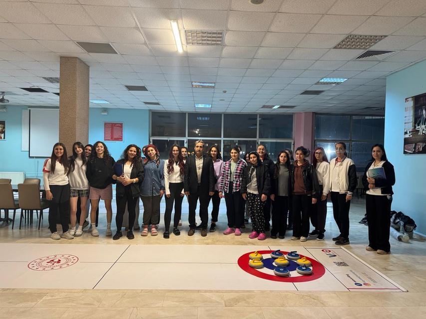 Aydın'da öğrenciler Kadınlar Günü'nü sporla kutladı