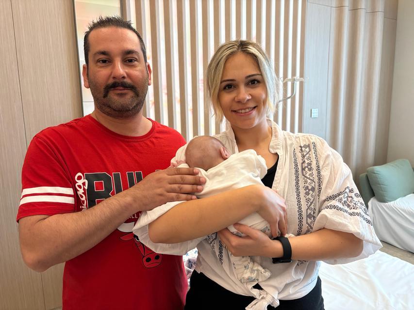 İZMİR'DE 540 GRAM OLARAK DÜNYAYA GELEN BEBEK, HAYATA TUTUNDU