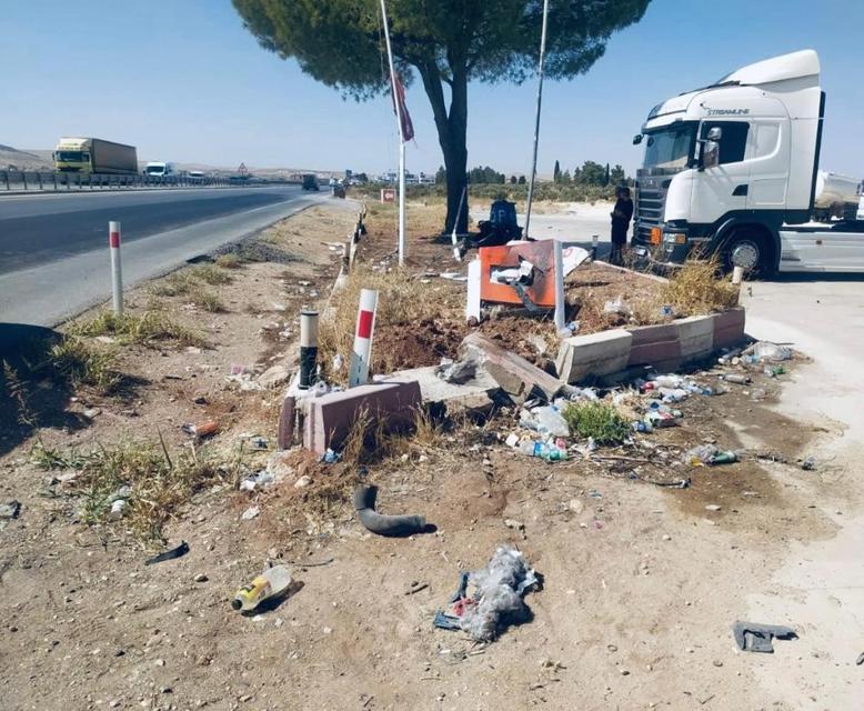 Savrularak yol kenarındaki kaldırıma çarpan motosikletin sürücüsü hayatını kaybetti