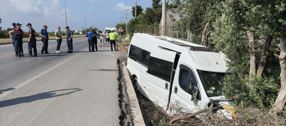 Kaçırdığı minibüsle kaza yapıp öldü