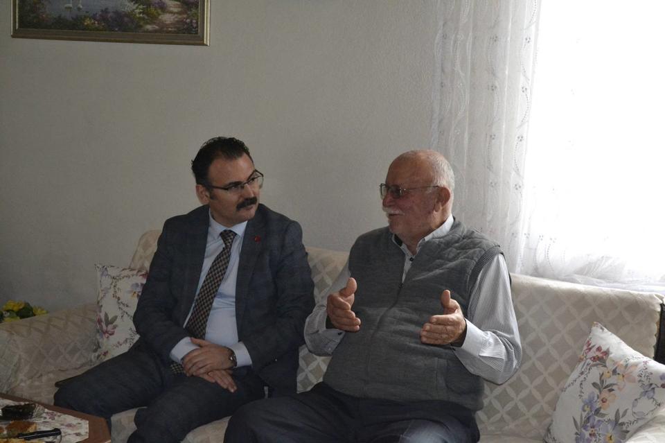 KAYMAKAM ATEŞ POLİS HAFTASI'NDA EMEKLİ BAŞKOMİSER OKATAN'I UNUTMADI