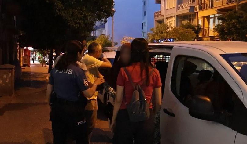 BU DEFA KADIN ŞİDDET UYGULADI: AİLE MAHKEMESİ KADINA UZAKLAŞTIRMA VERDİ DURUŞMA SONRASI GÖZLERİ GÖRMEYEN ADAMDAN ÖNCE EVE GELEN KADININ YAPTIKLARI HERKESİ ŞAŞIRTTI