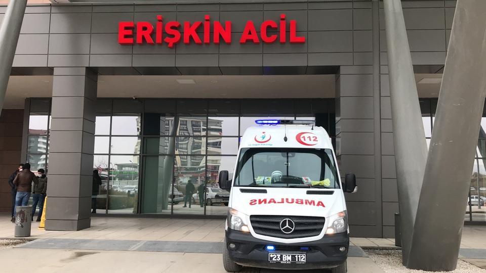 Yol kenarında ağır yaralı halde bulunan polis memuru hayatını kaybetti