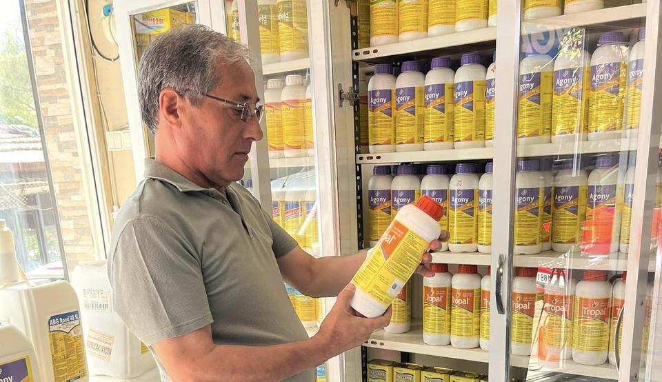 KUYUCAK'TA ZİRAİ İLAÇ VE GÜBRE BAYİLERİ DENETLENDİ