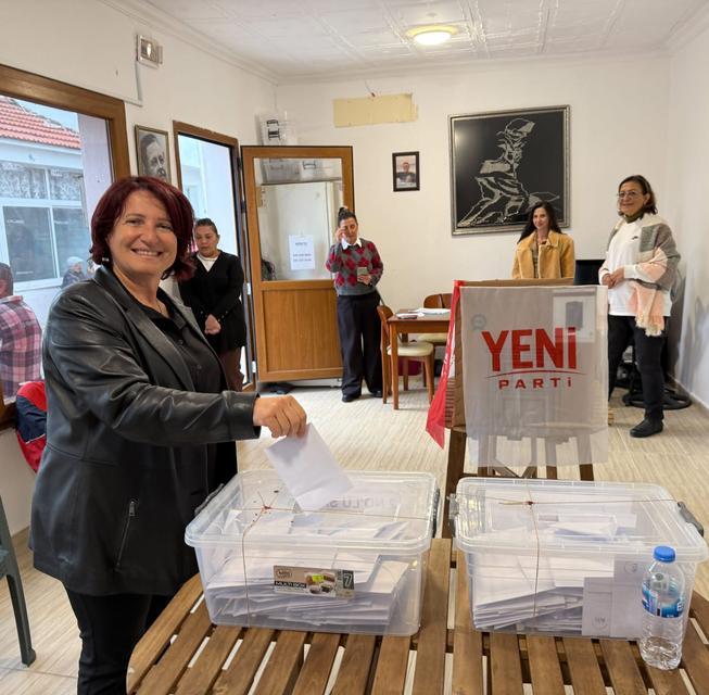 Karaburun Belediye Başkanı YENİ Parti'den istifa etti