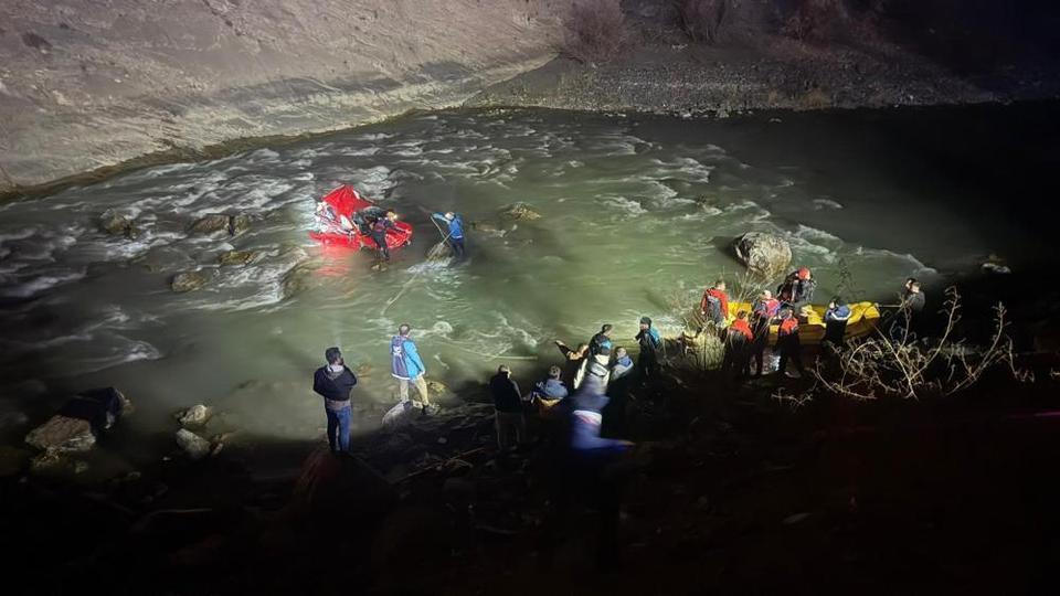 Kontrolden çıkan araç 300 metrelik uçurumdan düştü, genç kız yaşamını yitirdi
