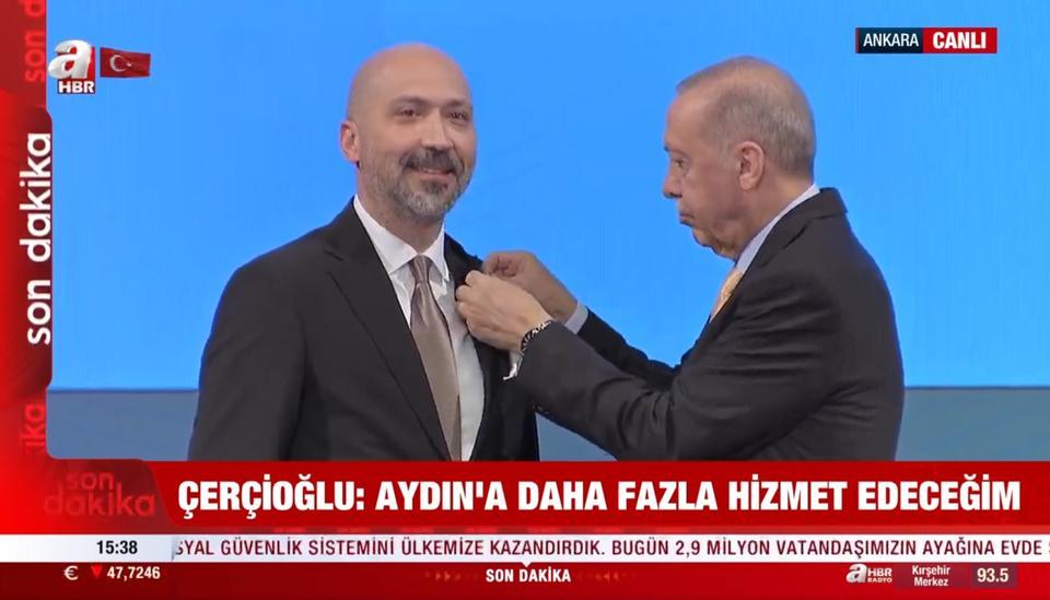 Başkan Arıkan, resmen AK Parti’ye katıldı: Rozetini Cumhurbaşkanı Erdoğan taktı