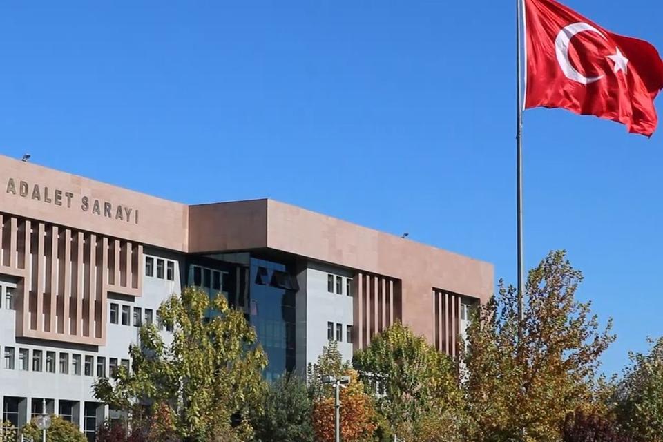 Adliyeye 'rüşvet' operasyonu: Gözaltına alınanlar arasında savcı, katip, avukat ve polis de var