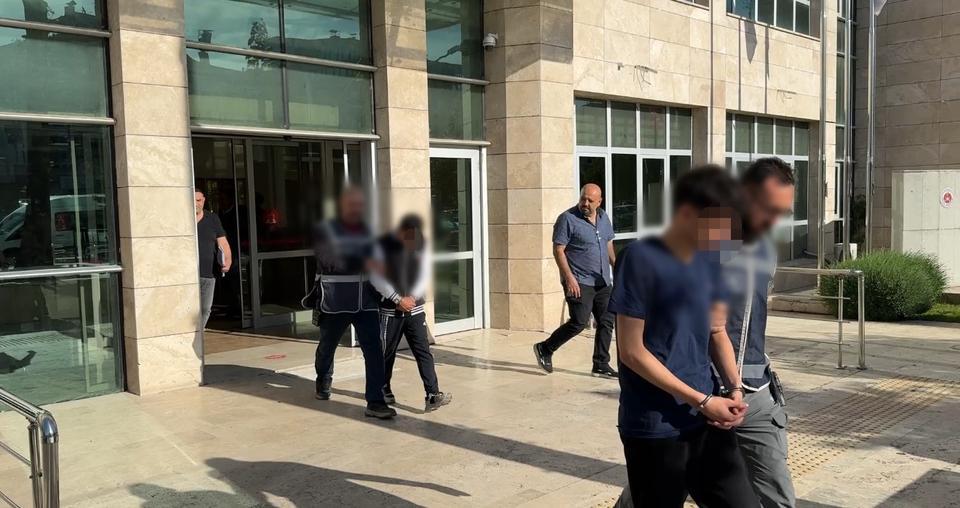14 yaşındaki kıza cinsel istismarda bulunan 2 kişi tutuklandı