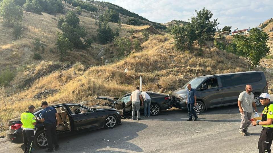 Zincirleme trafik kazası: 5 yaralı