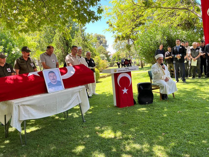 İZMİR'DEKİ YANGINDA ŞEHİT OLAN ORMAN PERSONELİNİN CENAZESİ TÖRENLE MEMLEKETİNE UĞURLANDI