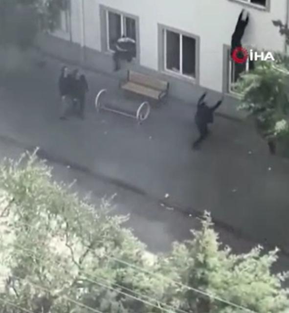 4 ölü ve 20 yaralının olduğu saldırıda öğrenciler kurtulmak için camlardan atladı