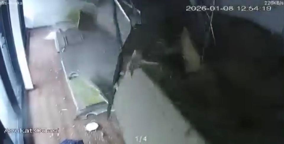 Lodos dehşeti: Tavan çöktü